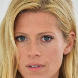 Nele Kiper - 血黃金演員 飾演Elisabeth