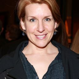 Susan Blackwell 飾演 Anne