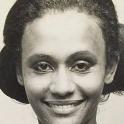 Vera Manhães 飾演 Paula