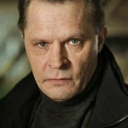 Peter Carlberg 飾演 The Homeless