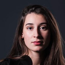 Gracija Filipović 飾演 Julija