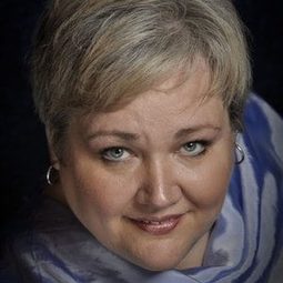 史蒂芬妮．布萊斯 - 灰姑娘 - The Met 2018演員 飾演Madame de la Haltière