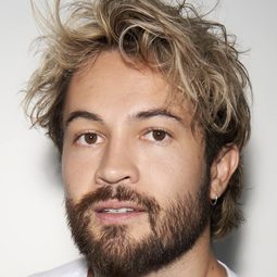 Taylor Gray - Young Blood演員 飾演Logan Hartford