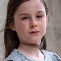 Capucine Sainson-Fabresse 飾演 