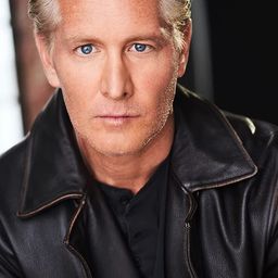 Stephen O'Mahoney 飾演 Sheriff Evans