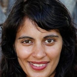 Iram Haq 飾演 Noor