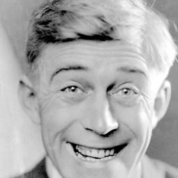 Christian Rub 飾演 Geppetto (voice) (uncredited)