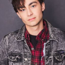 Aidan Dorn Wallenstein 飾演 Charley