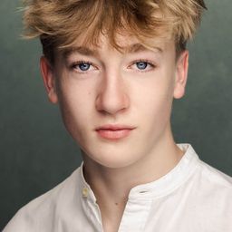 奧利佛·塞特斯卓姆 飾演 Tom