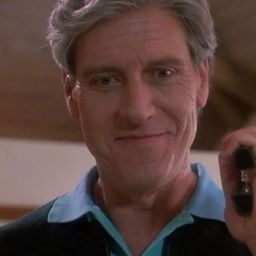 Kirk Scott 飾演 Lord Chamberlain