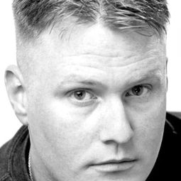 Jason Drago 飾演 Officer #1