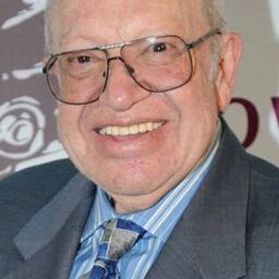 Eduardo Manzano 飾演 Dr. Bauer