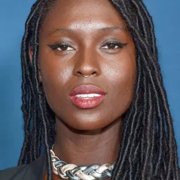 Jodie Turner-Smith 飾演 Athena