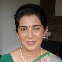 Gargi Patel 飾演 Ragini's Mother