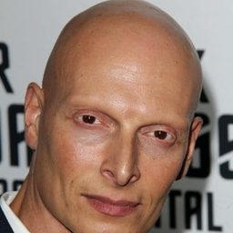 約瑟夫·蓋特 飾演 Neils Skellig