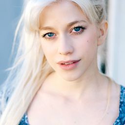 Sideara St. Claire 飾演 Brittny