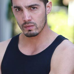 Alejandro Barrios - 六條道路通日落演員 飾演Camron