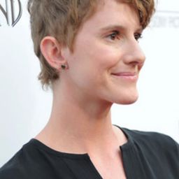 傑露莎·海斯 - 浪漫莊園導演