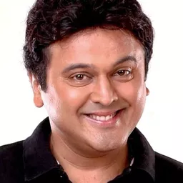 Ali Asgar 飾演 Deven