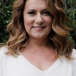 派翠里夏·崔拉瓦索斯 飾演 Dona Carlota