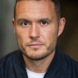 Jordan Young 飾演 Michael