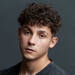 Christian Checa 飾演 Raúl