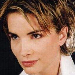 Sandrine Caron 飾演 Butler