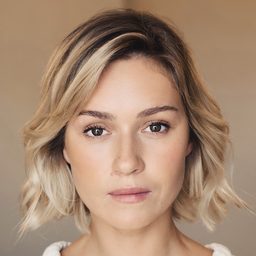 列娃·安德列瓦伊達 飾演 Raisa