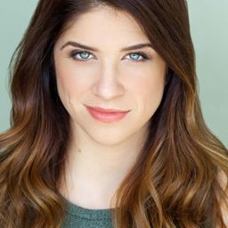 Amy Huckabay 飾演 Mimi