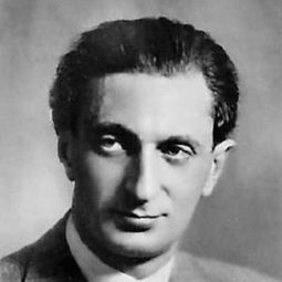 Felix Bressart 飾演 Pirovitch