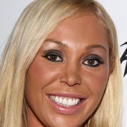 Mary Carey 飾演 Self
