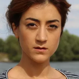 Gizem Erdogan 飾演 Anisa