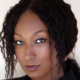 Nadège Beausson-Diagne 飾演 Denise