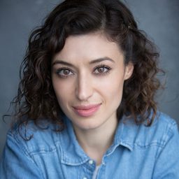 Gem Carmella 飾演 Sabeen