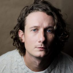 Daniel Robbins - 與危險同眠演員 飾演Lennox