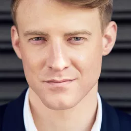 Nikolay Moss 飾演 Dylan