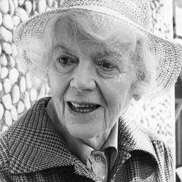 Johanna Hofer 飾演 Heinrich's Mother