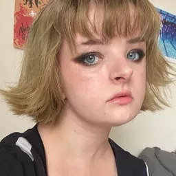 米妮莎比露 飾演 Charlie Graham