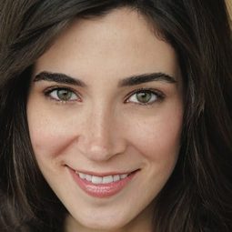 Rebecca Lawrence Levy 飾演 Brooke