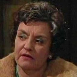 Avis Bunnage 飾演 Florrie