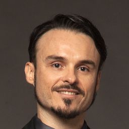 Gustavo Falcão 飾演 Antônio