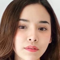 Wisansaya Pakasupakul 飾演 Ay