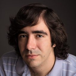 Everette Scott Ortiz 飾演 Dr. Field