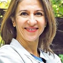 亞麗山卓·弗萊希納 飾演 Eva