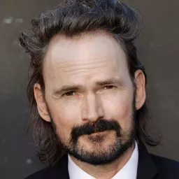 傑瑞米·戴維斯 飾演 Terrence Blake