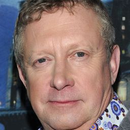 Mark Williams 飾演 Ray