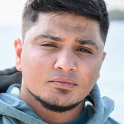 侯賽因·埃里拉奇 飾演 Ahmad