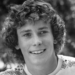 Willie Aames 飾演 David