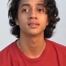 Dewa Dayana 飾演 Mahesa