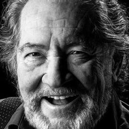 Carlos Santos 飾演 General Gomes da Costa